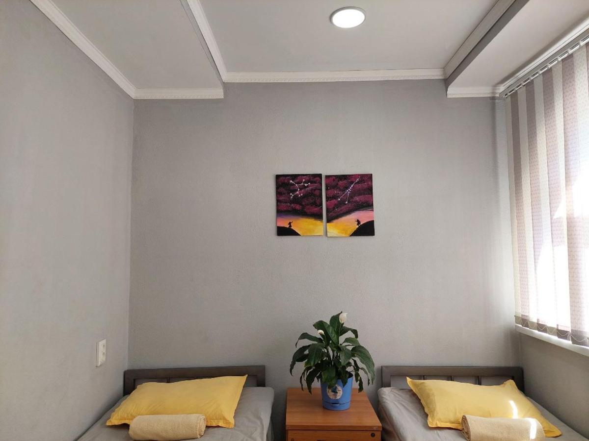 Downtown Homestay Bichkek Extérieur photo